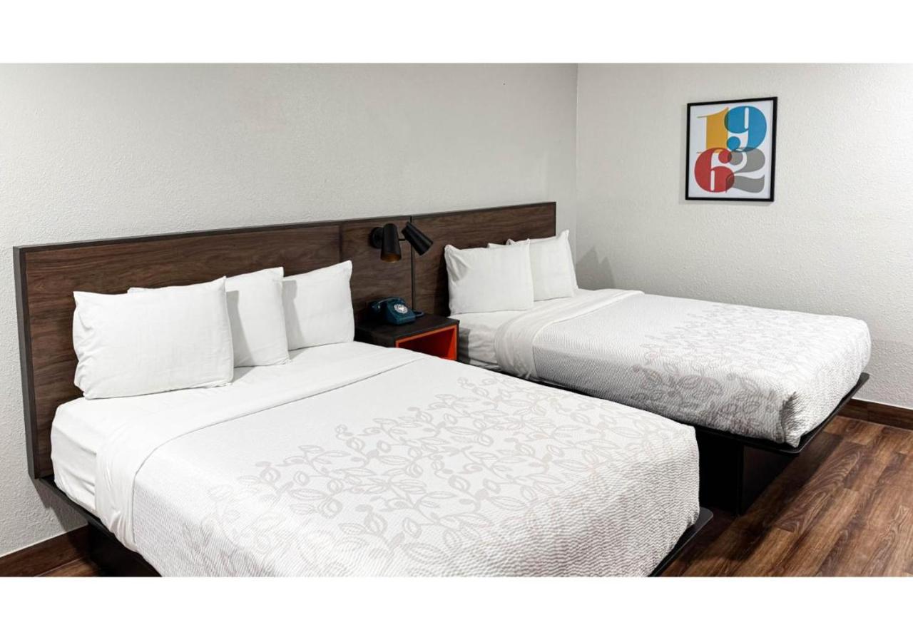 Motel 6 Classic Galveston — photo 20