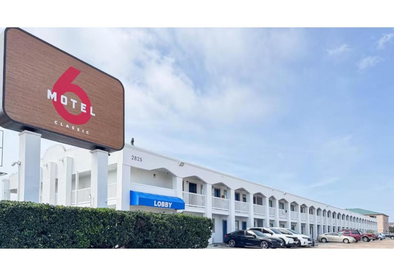 Motel 6 Classic Galveston — photo 22