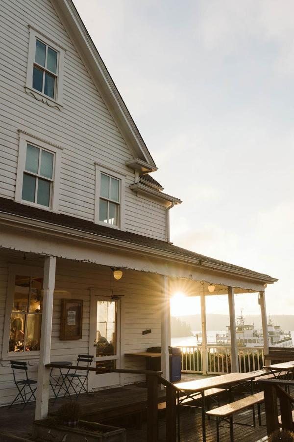 Orcas Hotel — photo 1