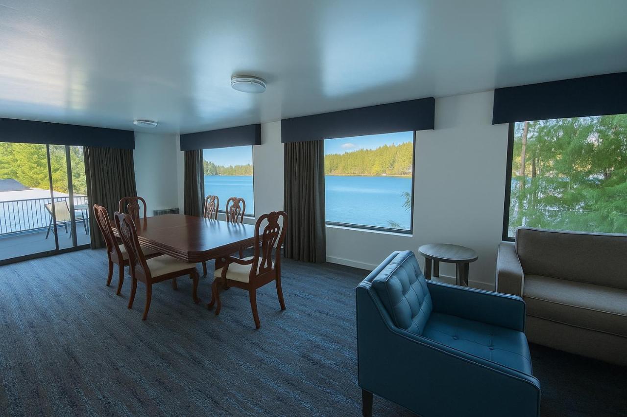 Oyster Bay Inn & Suites — photo 14
