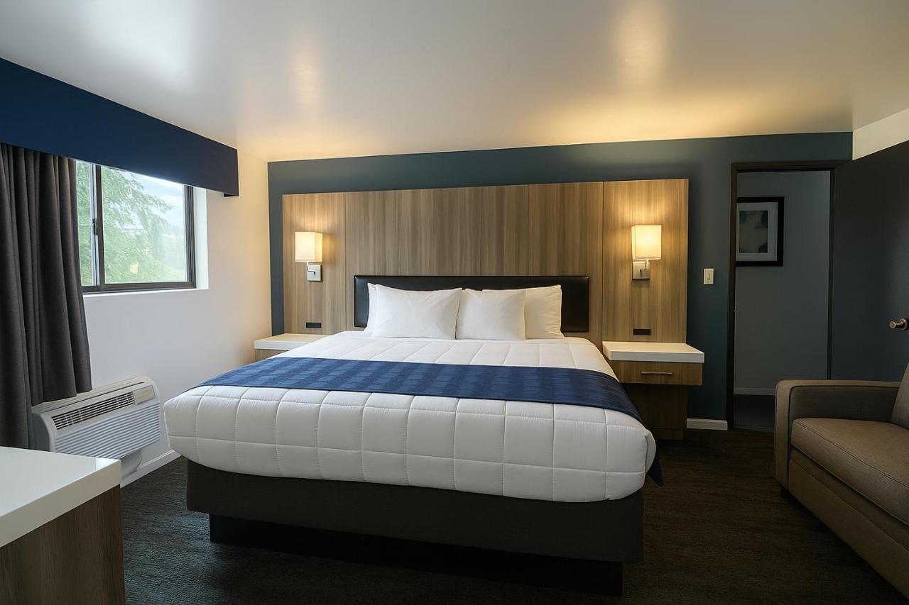 Oyster Bay Inn & Suites — photo 13