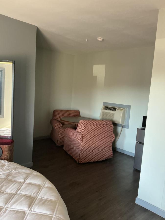 Budget Inn — photo 10