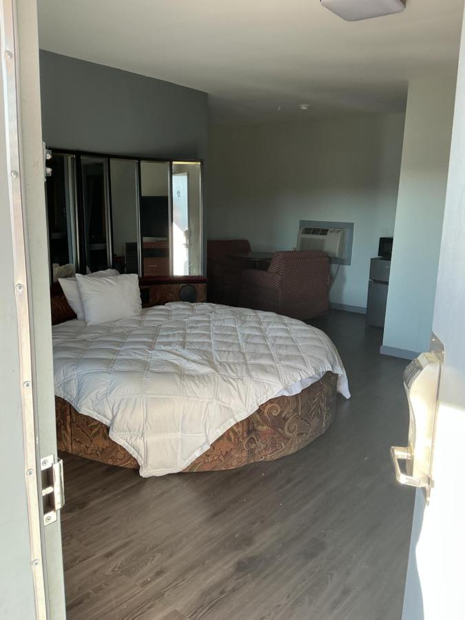 Budget Inn — photo 12