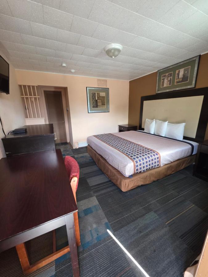 Mt Morris Motel — photo 8