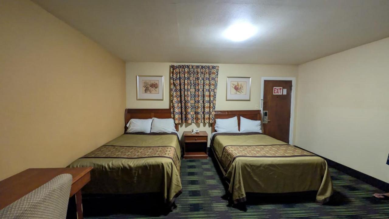 Slumberland Motel — photo 11
