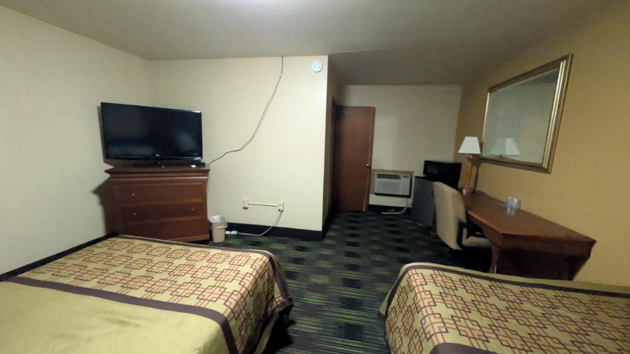 Slumberland Motel — photo 12