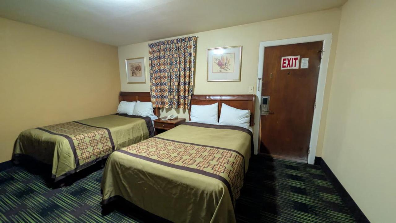 Slumberland Motel — photo 13