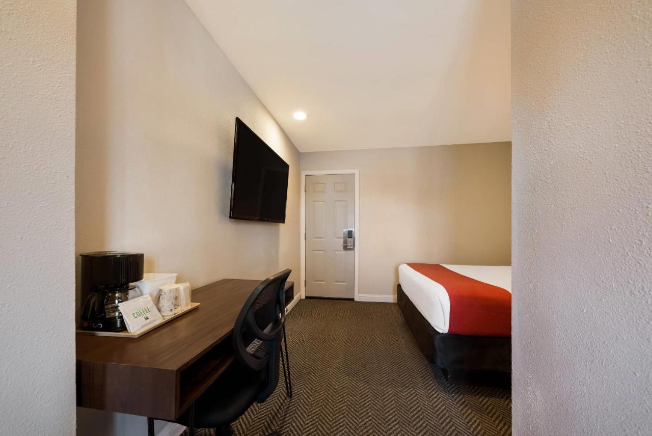 Rodeway Inn SFO — photo 19
