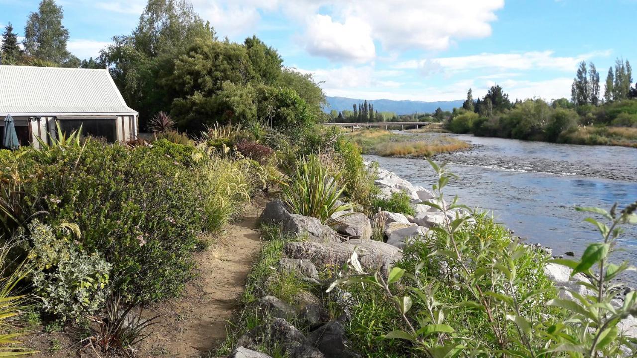 Image: Absolute Riverside