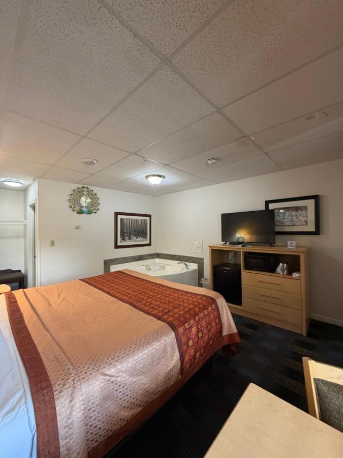 Colonial Motel — photo 2