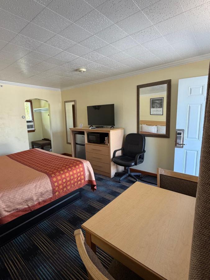 Colonial Motel — photo 6