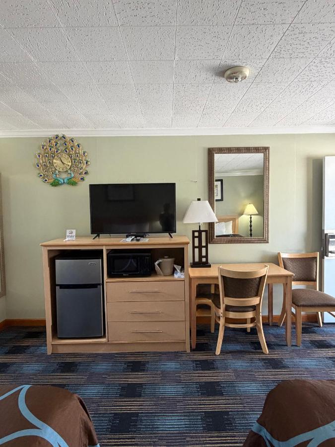Colonial Motel — photo 10
