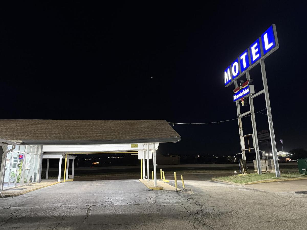 Thunderbird Motel Hillsboro — photo 10