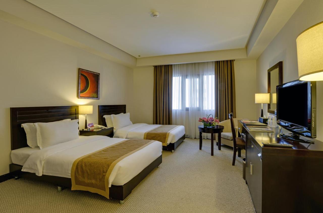 Monroe Hotel & Suites photo