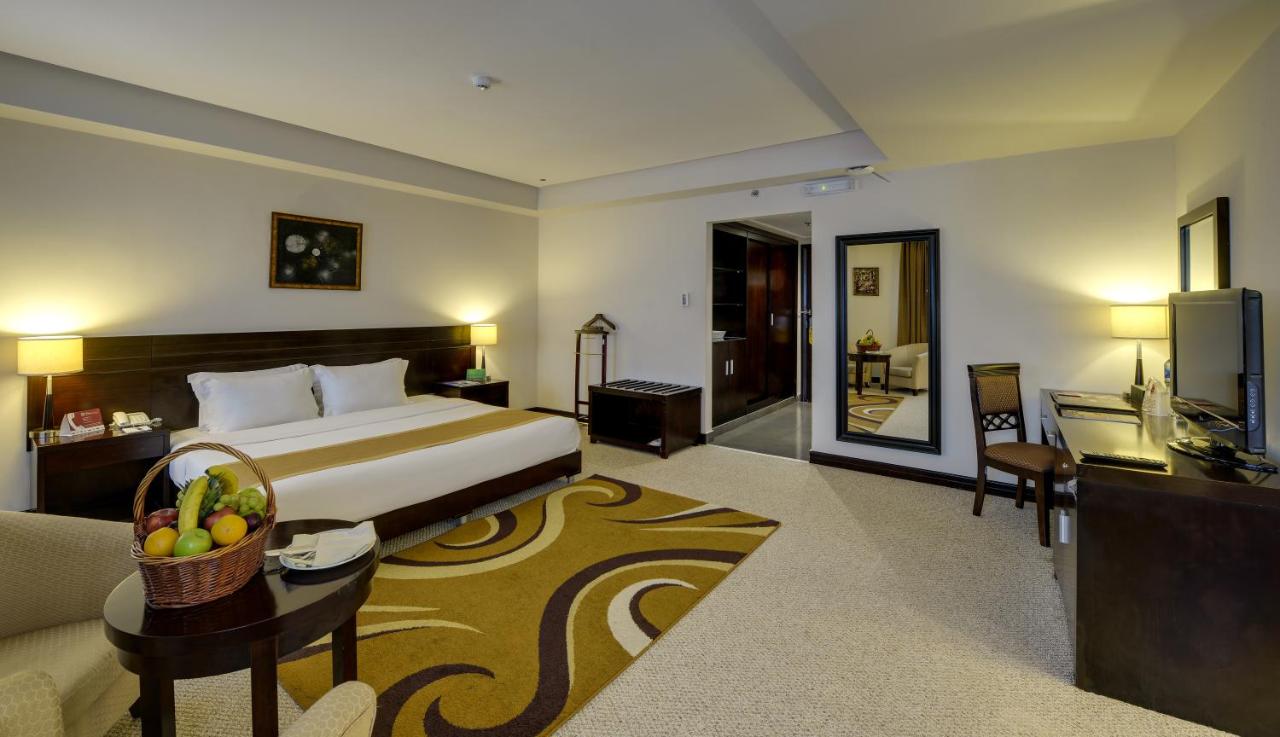 Monroe Hotel & Suites photo