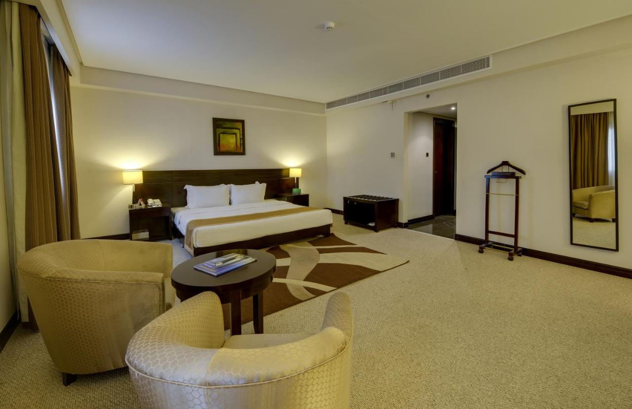 Monroe Hotel & Suites photo