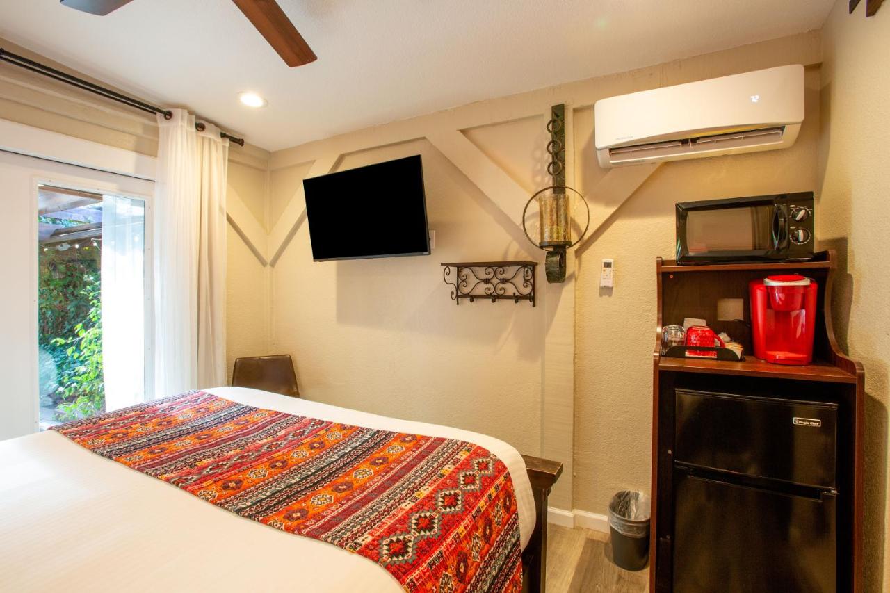 Lantern Light Inn - Romantic Getaway — photo 10