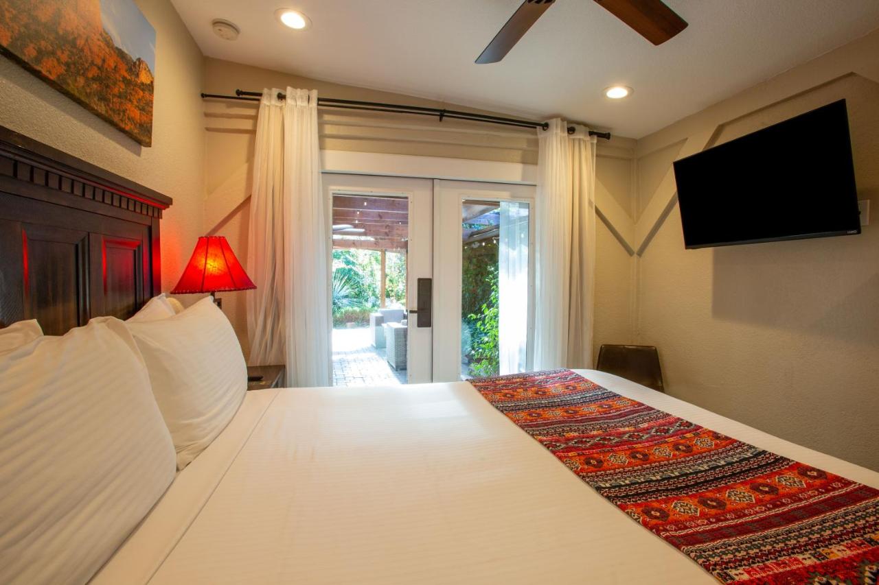 Lantern Light Inn - Romantic Getaway — photo 9