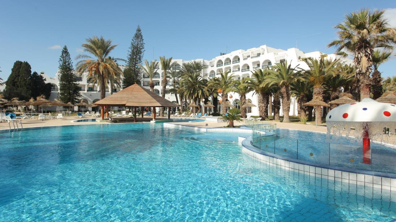 Heated swimming pool: Hotel Marhaba Beach