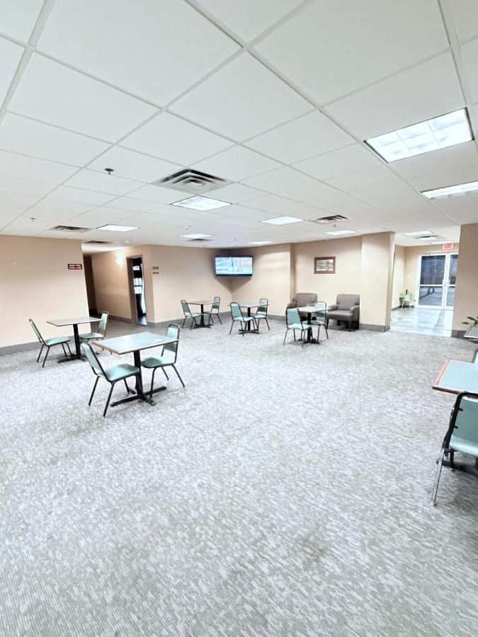 Collins Inn & Suites — photo 11