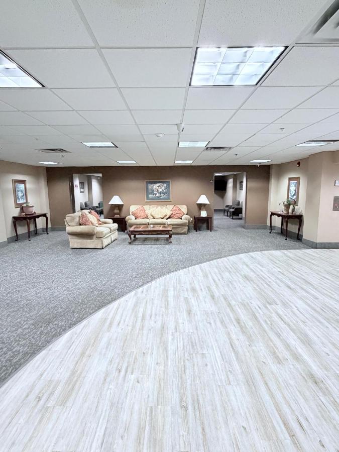 Collins Inn & Suites — photo 12