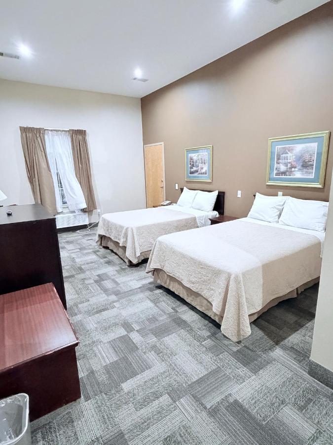 Collins Inn & Suites — photo 8