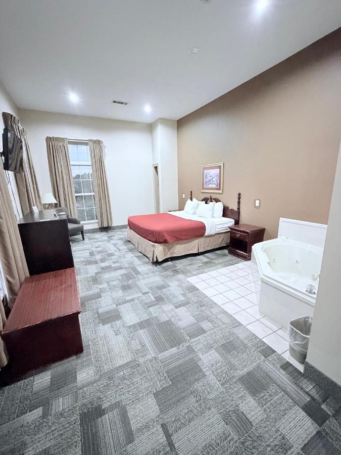 Collins Inn & Suites — photo 19