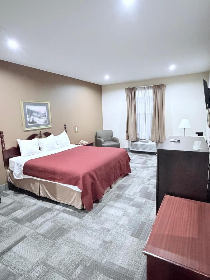 Collins Inn & Suites — photo 23