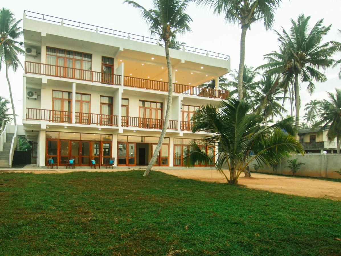 Image: Savenrose Beach Villa