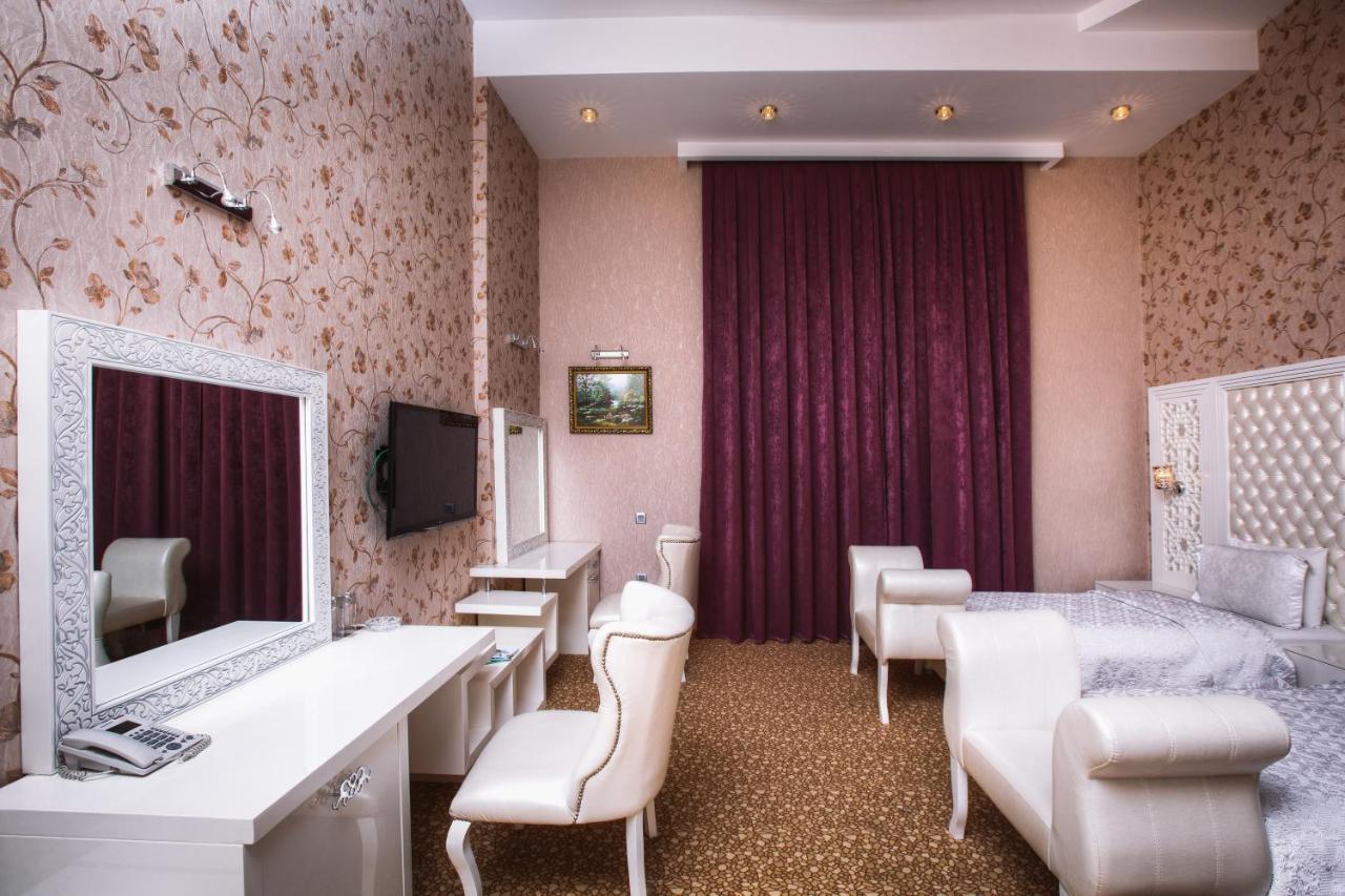 Admiral Hotel photo