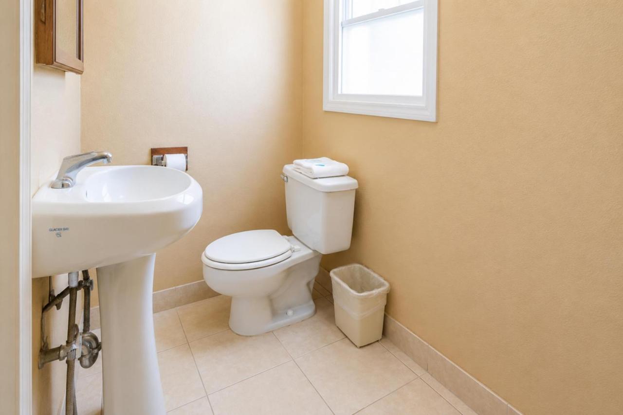 Budget Lodge by OYO Portland West — photo 4