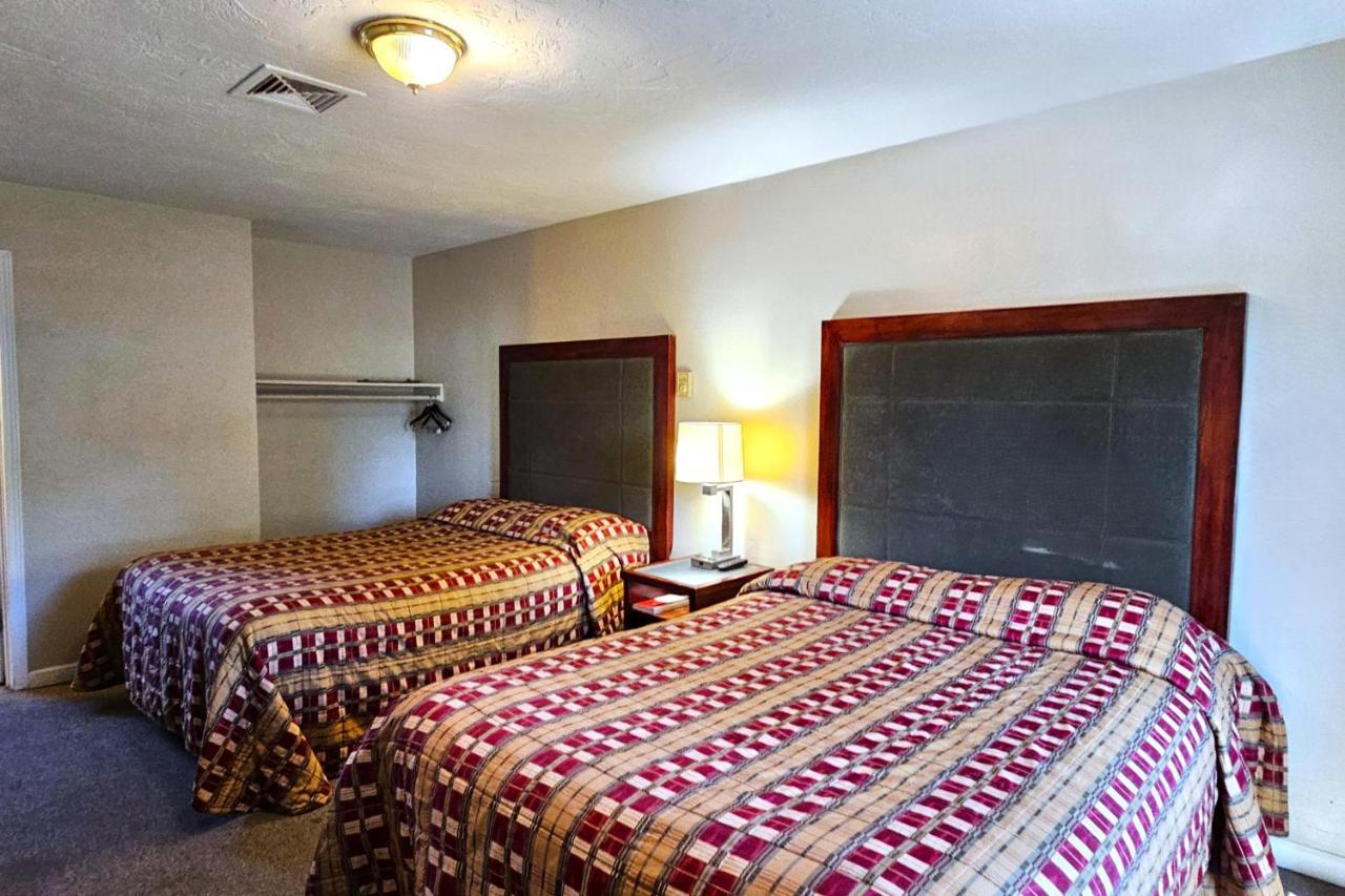 Budget Lodge by OYO Portland West — photo 12