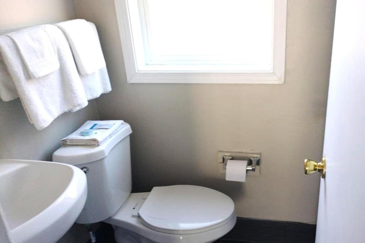 Budget Lodge by OYO Portland West — photo 18