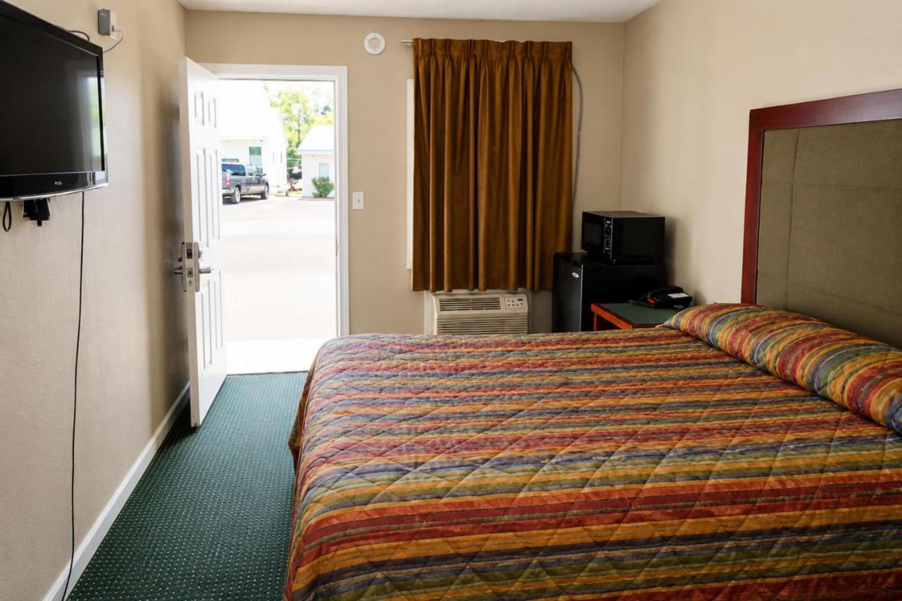 Budget Lodge by OYO Portland West — photo 21