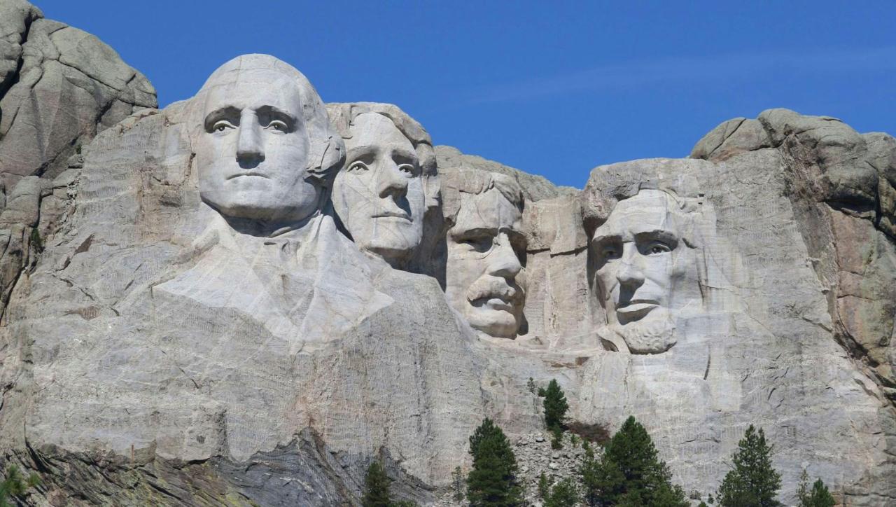 Magnuson Grand Rushmore View — photo 15