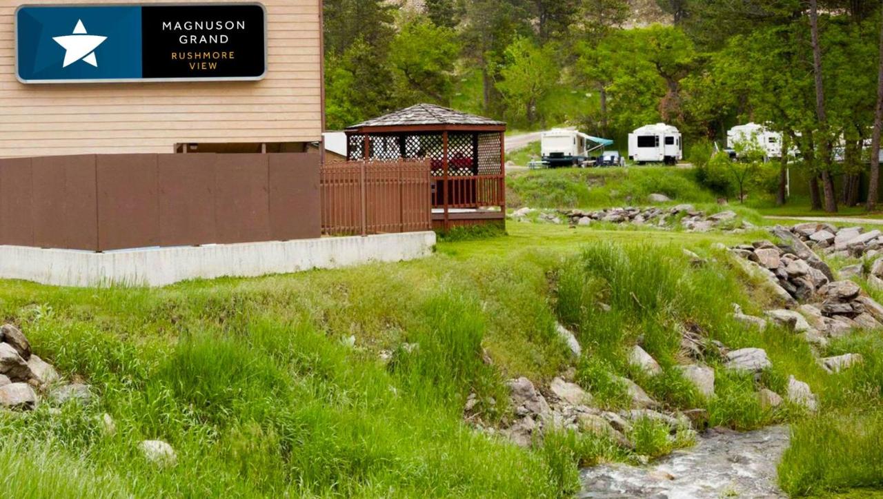 Magnuson Grand Rushmore View — photo 16