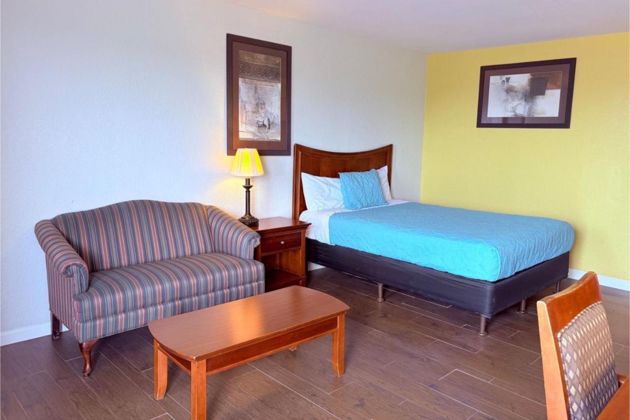 Champions Inn and Cafe — photo 2
