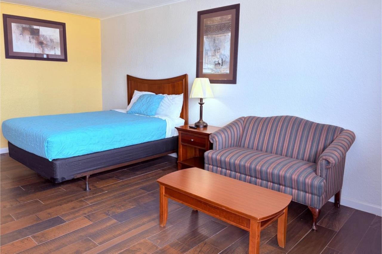 Champions Inn and Cafe — photo 7
