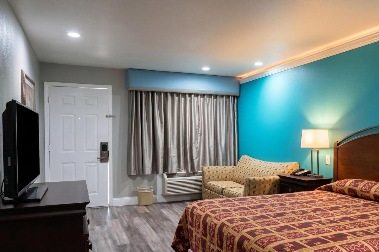 Delux Inn Mesquite — photo 18