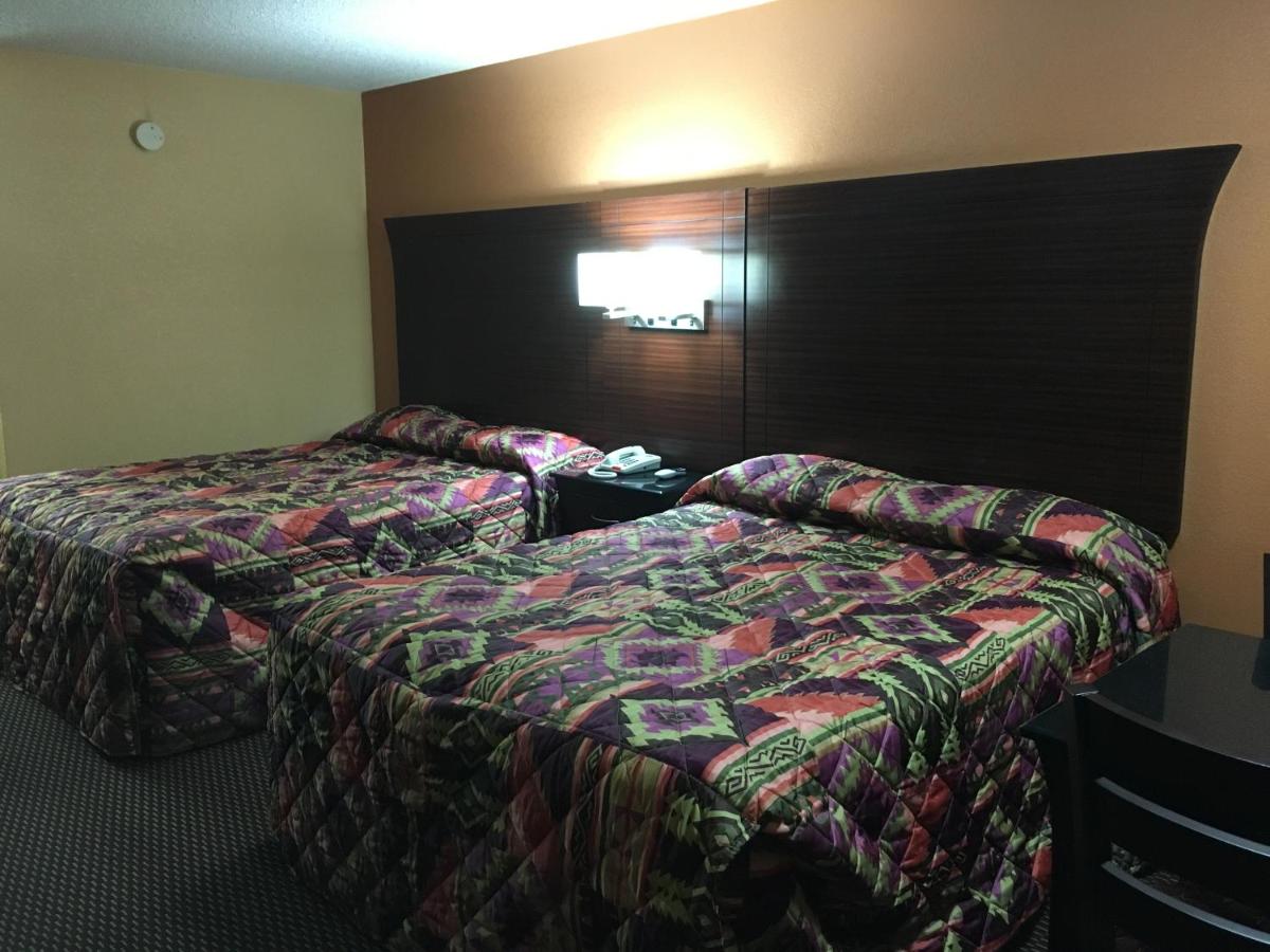 Redwood Inn & Suites — photo 17