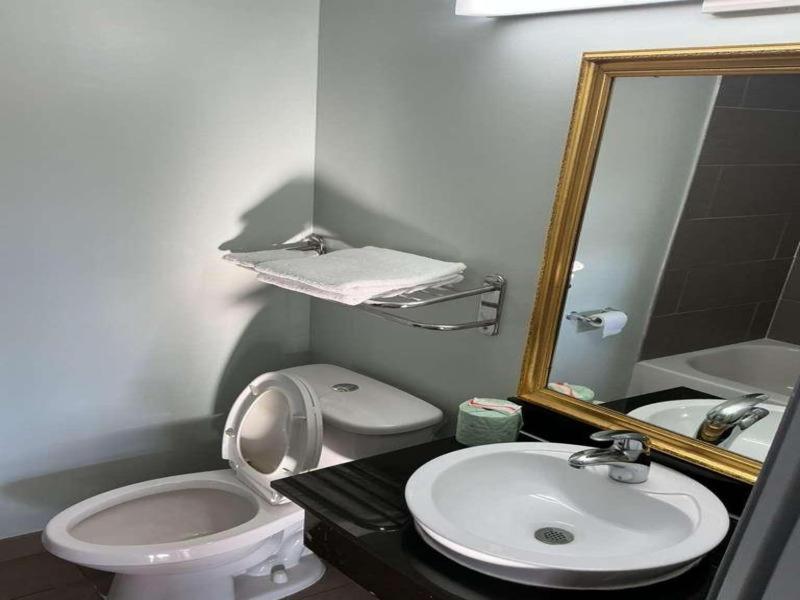 Budget Inn — photo 24