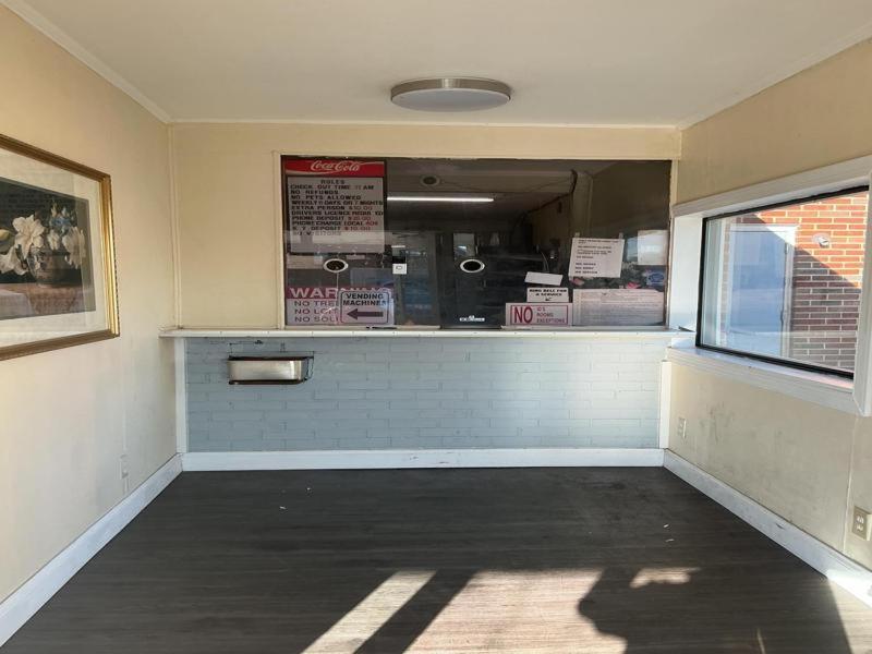 Budget Inn — photo 23