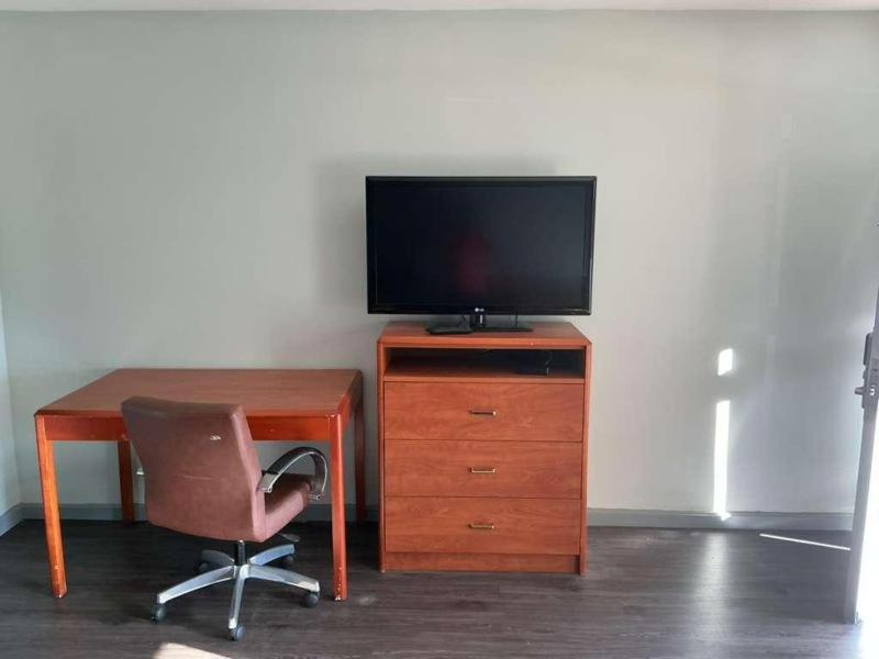 Budget Inn — photo 15