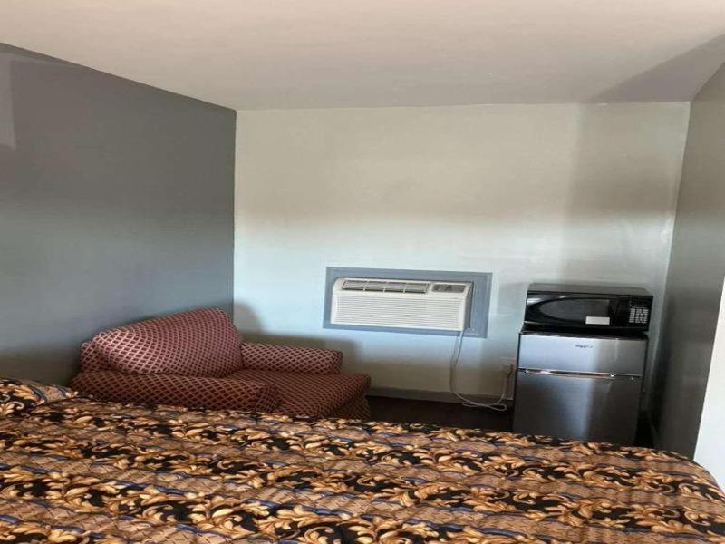 Budget Inn — photo 22