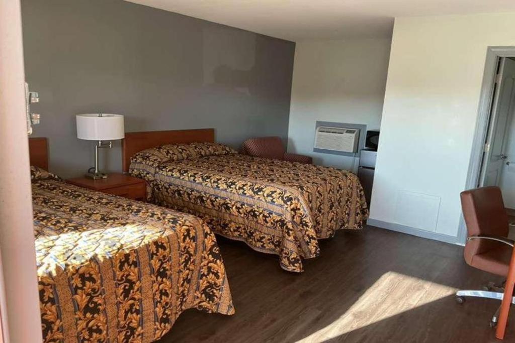 Budget Inn — photo 17
