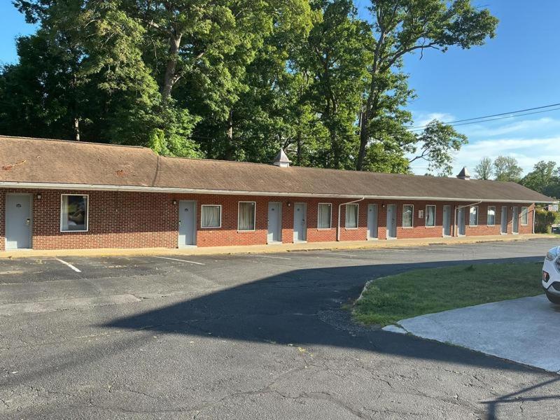 Budget Inn — photo 5