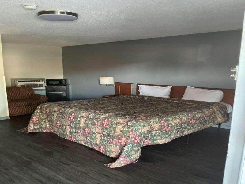 Budget Inn — photo 6