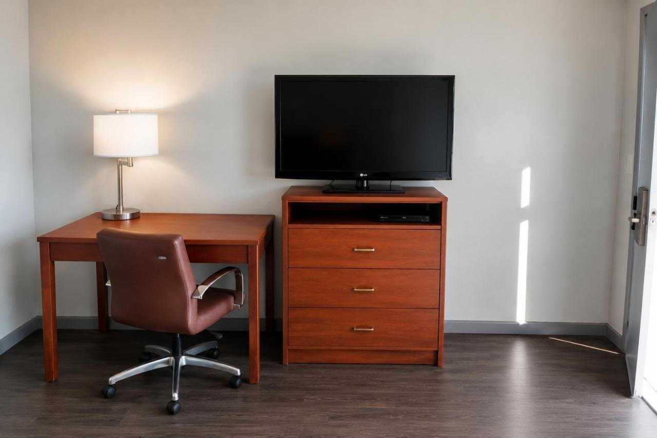 Budget Inn — photo 4