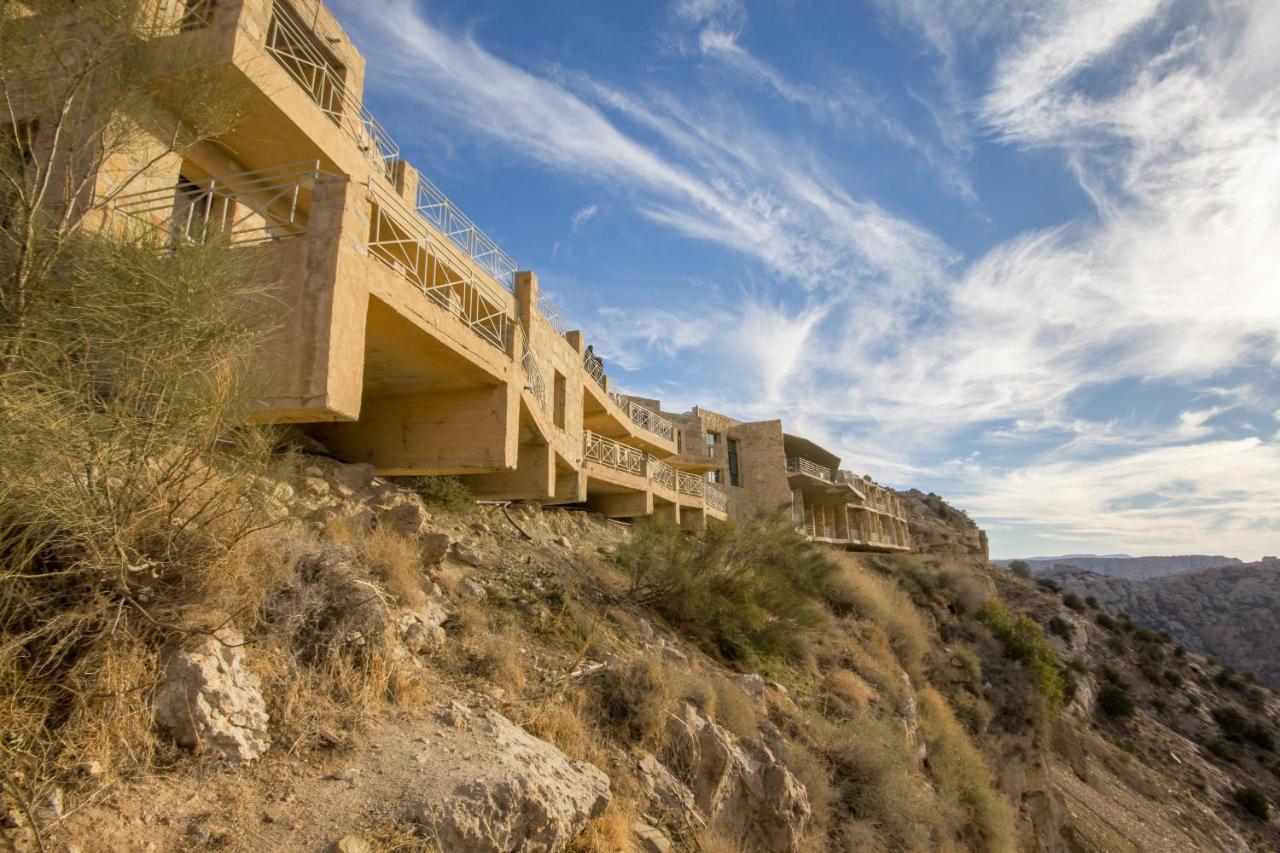 The guesthouse on the cliff edge