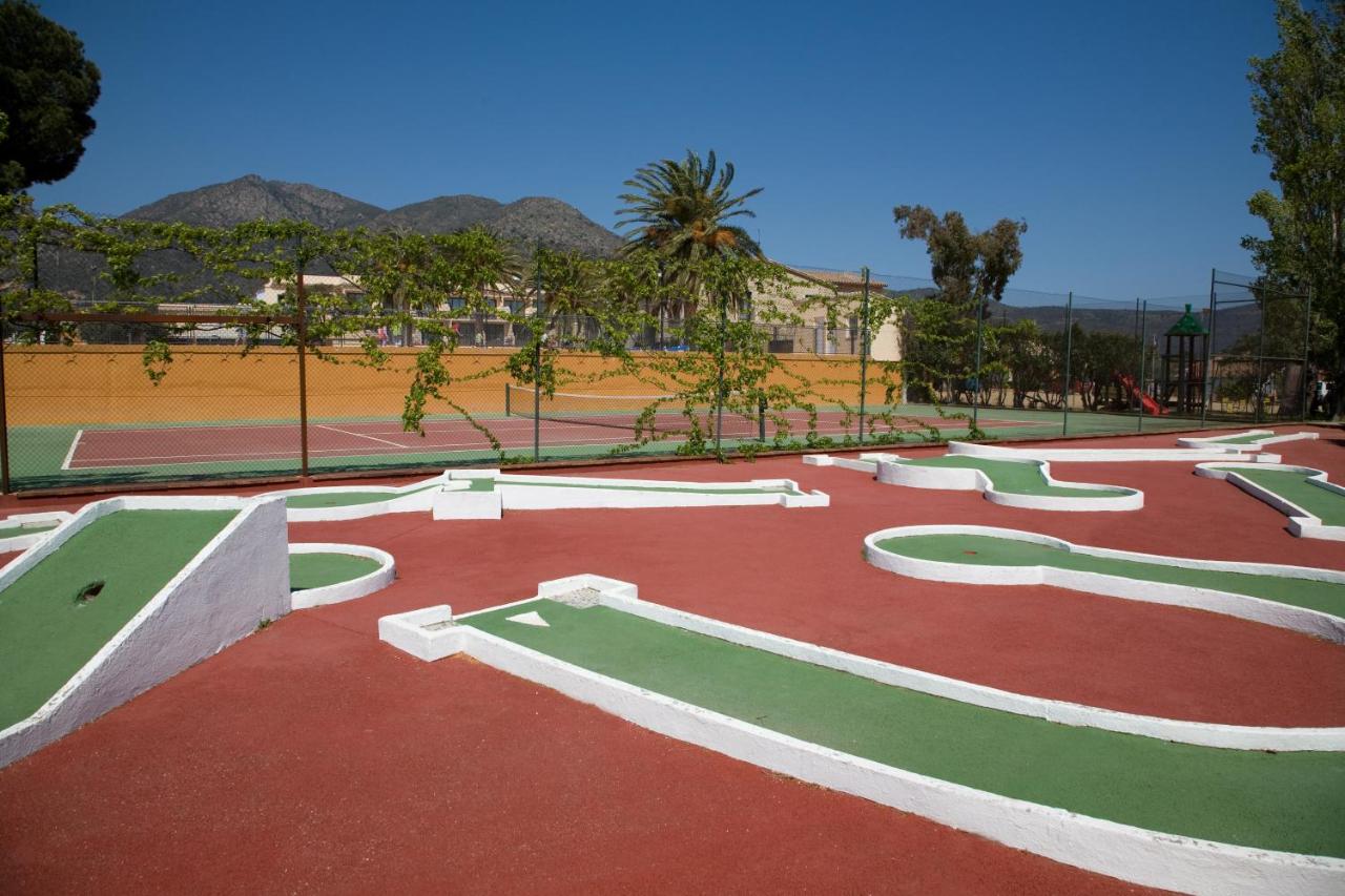 Tennis court: Checkin San Carlos